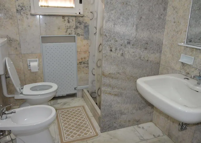 Cheta Guest house
